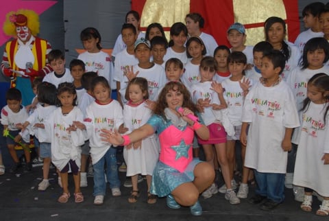 Tatiana saludó a los niños laguneros y agradeció a los organizadores, el Gobierno municipal, por haberla invitado un año más a festejar a los chiquitines.