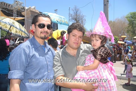 02052011  Wong Sánchez, Gabriel Quintero y Renata Quintero.