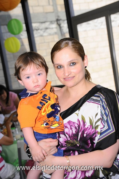 02052011  y su mamá Ivonne.