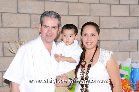 02052011 Díaz de León, el pequeño David y Pily De Díaz de León.