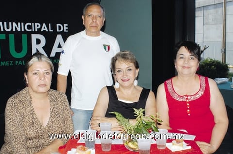 02052011  Méndez, Silvia Weber, Mari Carmen y Raúl.