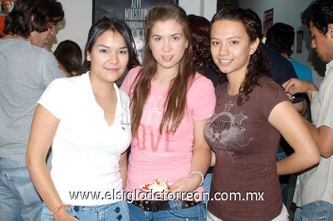 03052011  Lorena y Karla.