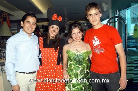 04052011 , Eli, María Elvira y Alonso.