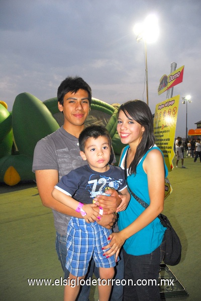 04052011 , Lucy y Víctor.