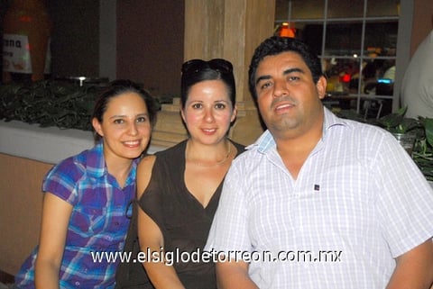 05052011 Herrera, Elvira de la Rosa y Víctor Ibarra.