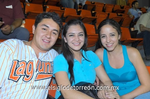 06052011 Márquez, Sasha Sifuentes y Lorena Franco.