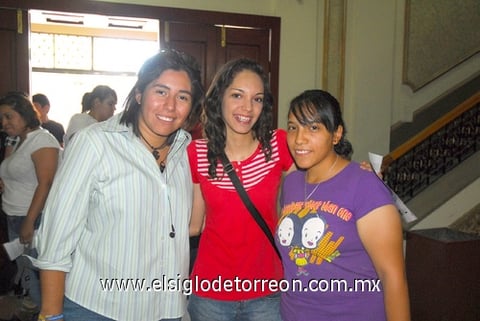 06052011  Yemile Ibarra, Sheila y Ahlai.