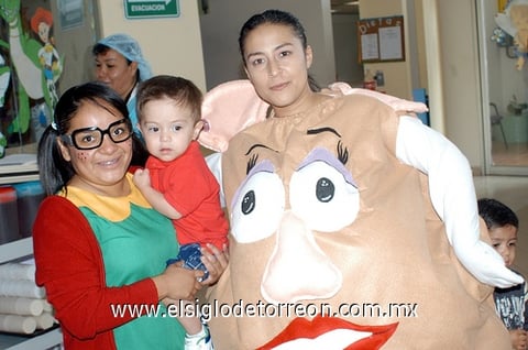 06052011  acompañó a sus pequeños alumnos.