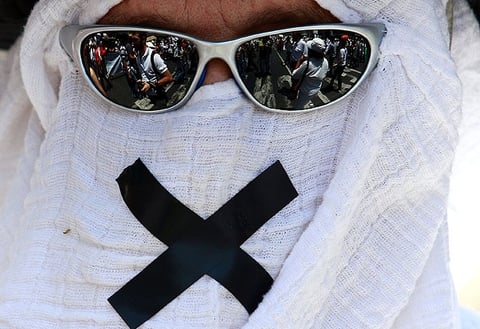 El gobierno expresó el 'respeto' de Calderón por la marcha, pero reiteró que el enemigo de los mexicanos 'es el crimen organizado'.
