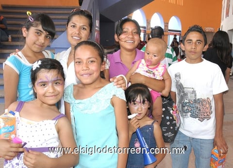 08052011 , Yoselin, Lupita, Edith, Liliana, Mili, Mayra y Juan José.