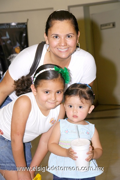 08052011  Martínez, Natalia y Valentina Padilla.
