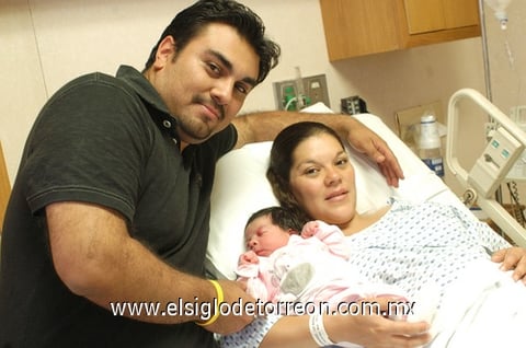 08052011  Adriano Serna en compañía de sus padres Jesús Alberto Adriano y Luz Adriana Serna.