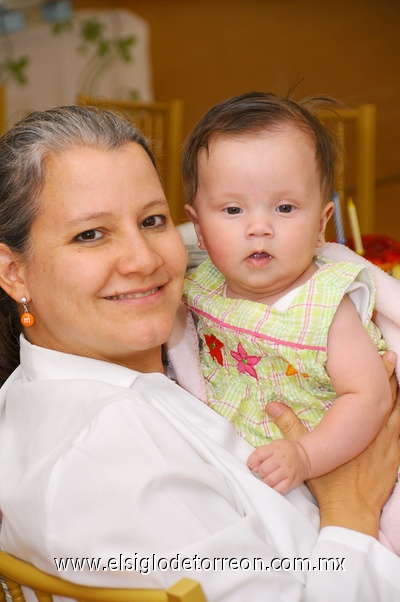 09052011 con su hija Ana Paola.