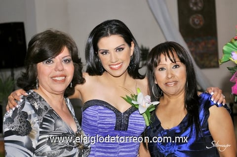 08052011  a Ruth S. Lafuente Leija, Sra. Mary Trasfí Anaya su futura suegra y Sra. Blanca Idolina Leija Santamaría su mamá, quienes le organizaron su festejo prenupcial.