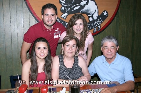09052011 , Margarita, Marcela, Carla y Gerardo.