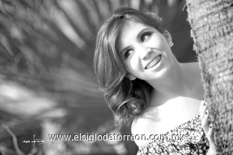 08052011  Orozco Ruelas el día que celebró sus XV años.- Maqueda Fotografía