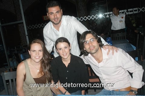 12052011 , Mariana, Alexis y Esteban.