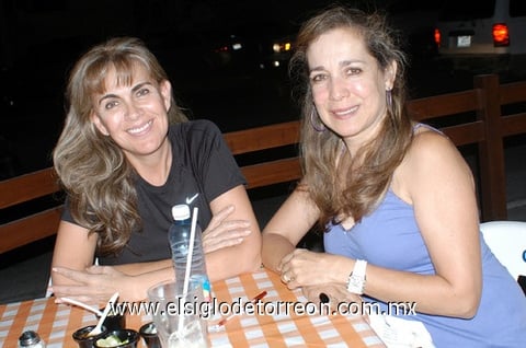 11052011  y María Elena.