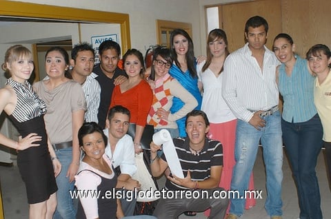 12052011  y Damaris.