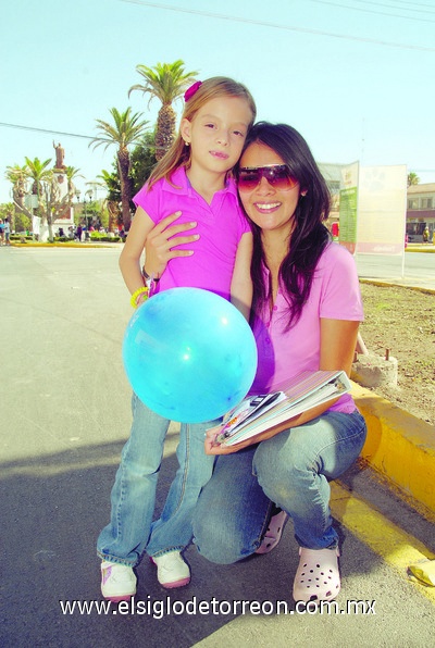 11052011 y Monserrat Carrillo.