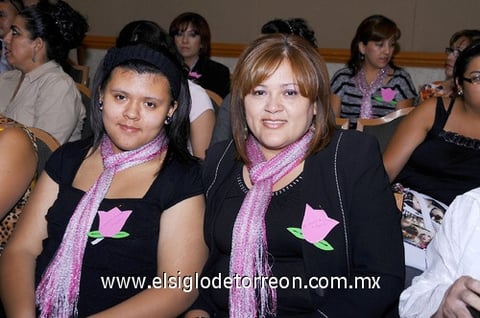 11052011  y Luz María.