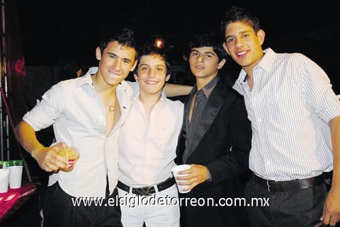 16052011 Roger, Héctor y Gerson.