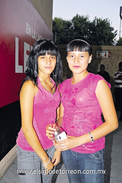 16052011  y Lizbeth.