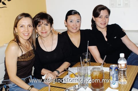 16052011  Biby, Karina y Ana Cristina.