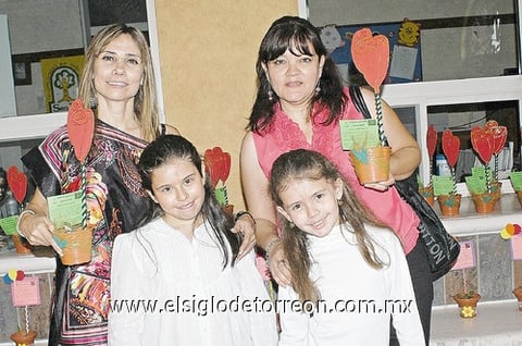 16052011  Emma junto a su hija Rosario.