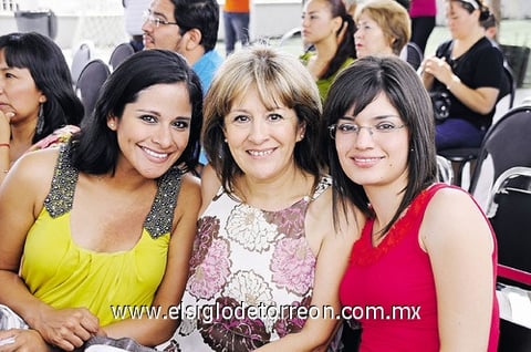 16052011  Limones, Alicia Gámez y Elizabeth Carrillo.