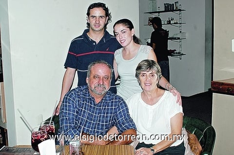 16052011  Campillo, Adriana Villarreal, Rogelio Guerrero y Ana Sofía Campillo.