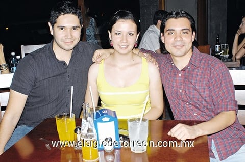 18052011  Meza, Laura Alvarado y Pedro Juárez.