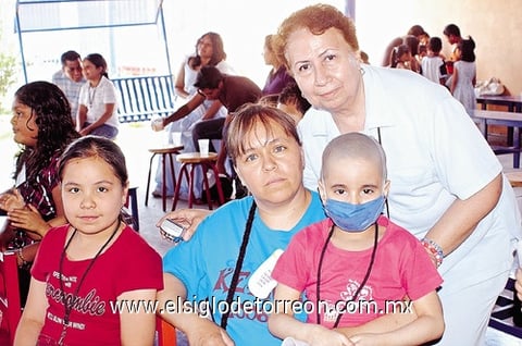 18052011  Soledad, Dana Angélica y señora Tulina.