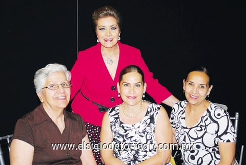18052011  Álvarez, Adriana Seceñas, Mónica Seceñas y Martha Álvarez.