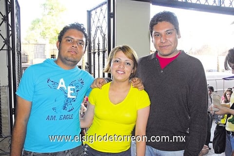 18052011  Ramírez, Celeste Ramírez y Saúl Alvarado, en reciente evento social.