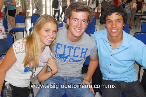 19052011 , Angie, Jael y Kike.