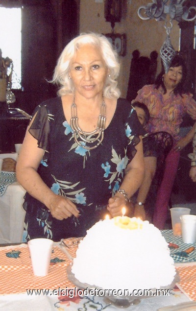 20052011 Herminia Morín de Gorjón festejó su cumpleaños en compañía de familiares y amigas.