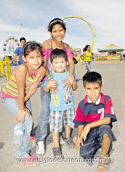 22052011 , Paola, Juan David y Christian Daniel.