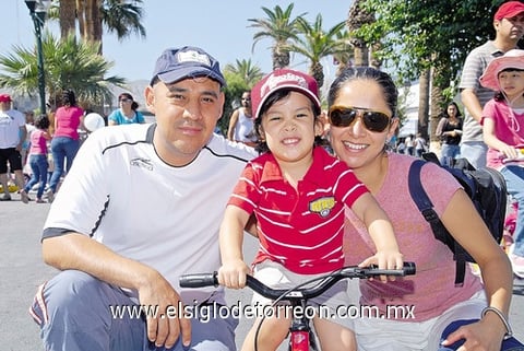 22052011 , Derek y Alejandra Barrera.
