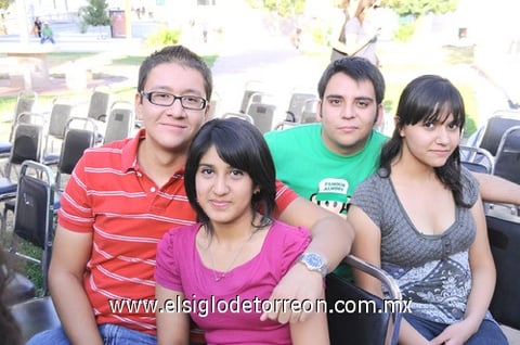 22052011 , Paola, Carlos y Nancy.