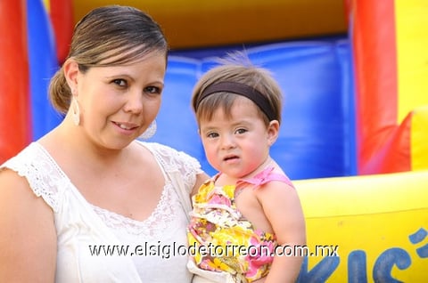 22052011  y Valentina Carrillo.