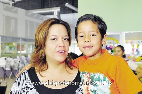 22052011  Contreras con su hijo Jesús Darío Muruaga.