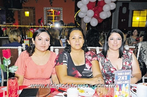 22052011  Márquez, Verónica Muro y Elizabeth Reyes.