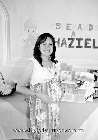 24052011  Hernández espera el nacimiento de su bebé, al que llamará Haziel Eduardo.