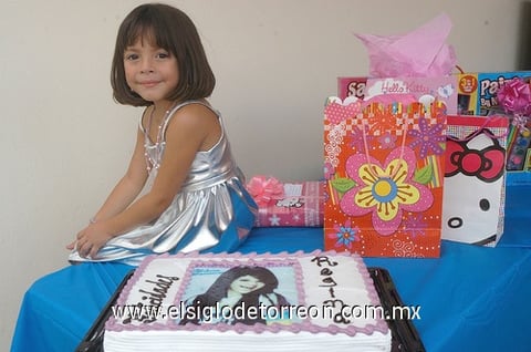 25052011 Tumoine recibió alegre fiesta con motivo de su sexto cumpleaños.