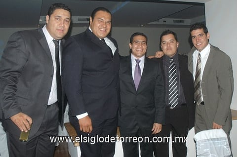 26052011  de los nuevos esposos acudieron a felicitarlos en su recepción nupcial.