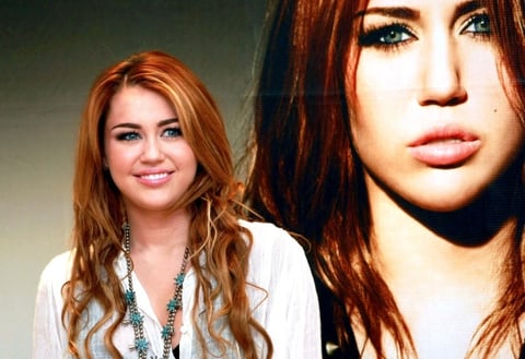 En conferencia de prensa, Miley habló sobre el tulmulto causado a su llegada al México, asegurando que no se detuvo porque habría salido lastimada.