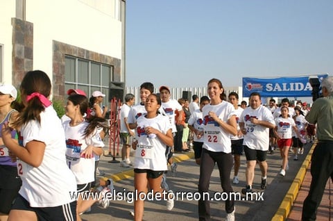 29052011  y maestros participaron en el 1er. Trote Familiar.