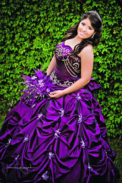 29052011 Srita. Ana Janeth Castor Machado celebró sus XV años con una misa de acción de gracias en la iglesia de Todos los Santos del TSM, el 29 de abril de 2011. La acompañaron sus padres Ing. Beker Castor e Ing. Ana Lilia Machado.- Estudio Laura Grageda