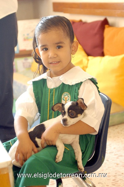 30052011  Toño, Ana Sofi, Esther y Jaime con su mascota.